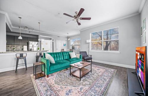 Fossil Creek Apartment | Modern Stay 2 Beds, 1 Bath Pool