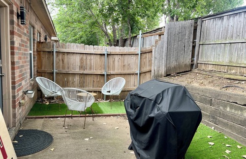South Arlington House | Modern stay near AT&T stadium & all entertainments.