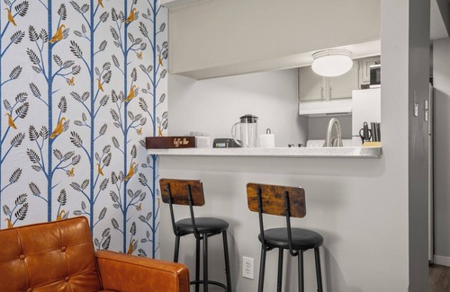 Hancock Apartment | Modern Stay Near Downtown | Fast Wi-Fi+ Parking