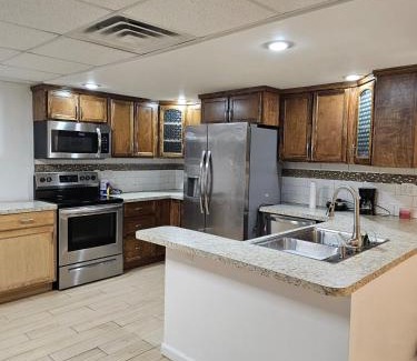 Douglasville Apartment | Modern Stay with Hot tub
