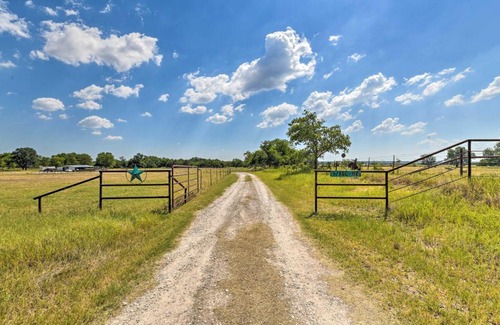 Morgan Mill House | Modern Stephenville Farmhouse 8 Mi to Dtwn!