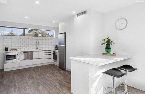 Dunedin City Centre Apartment | Modern Stopover, Free Parking