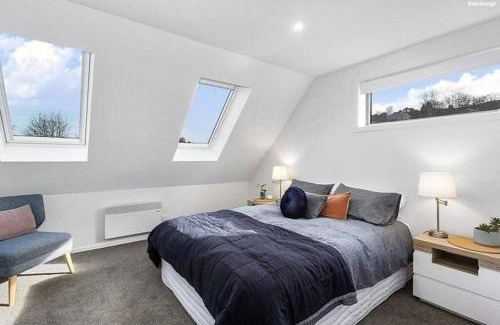 Dunedin City Centre Apartment | Modern Stopover, Free Parking