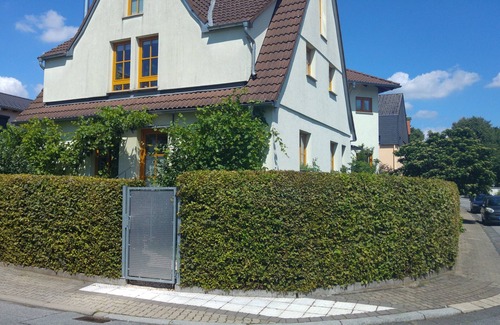Bensheim Apartment | Modern Strata Montana vacation apartment with garden, underfloor heating and air conditioning