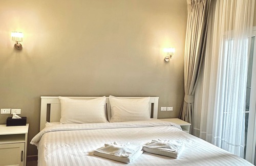 Nong Prue Hotel | Modern Studio 50m from Jomtien Beach, Free WiFi & Balcony