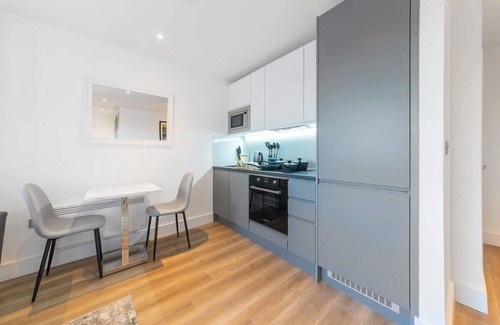 East Grinstead Apartment | Modern Studio Apartment in East Grinstead