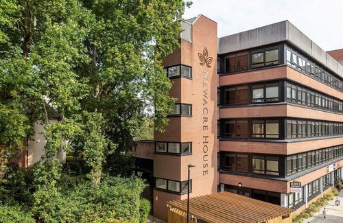 East Grinstead Apartment | Modern Studio Apartment in East Grinstead