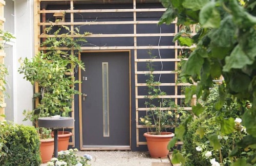 Cortendorf Apartment | Modern studio apartment close to the town, forest and Veste Coburg
