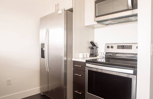 Milwaukee Apartment | Modern Studio Apt with Skywalk to Fiserv, Rooftop, and Parking
