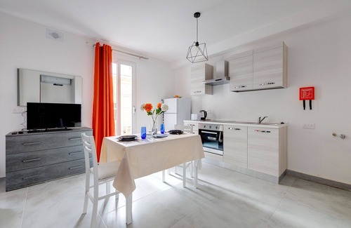 Gzira Apartment | Modern Studio, Central Location