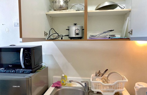 Barangay 670 Condo | Modern Studio Condominium w/Manila Bay View Sunset