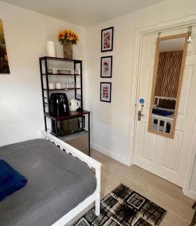 Tilbury House | Modern studio en-suite