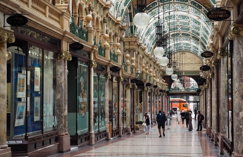 Harehills Apartment | Modern-Studio-Ensuite with Shower