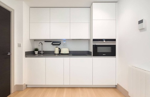 Grove Apartment | Modern Studio Flat in Kingston