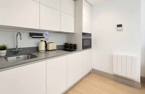 Grove Apartment | Modern Studio Flat in Kingston