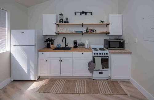 Huntsville Apartment | Modern Studio for 2—Huntsville Botanical Gardens