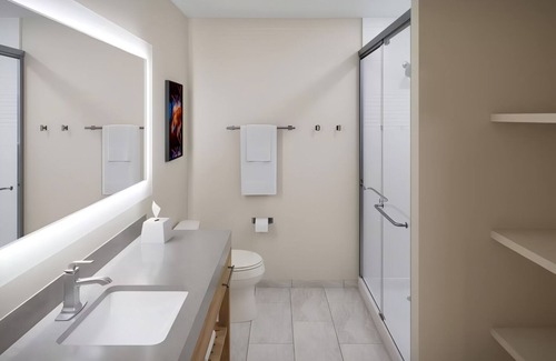 Macomb Hotel | Modern Studio for Extended Stays in Sterling Heights - Near Macomb Center