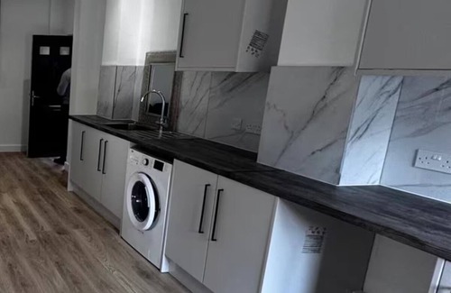 Rushden Apartment | Modern Studio, Free Parking!