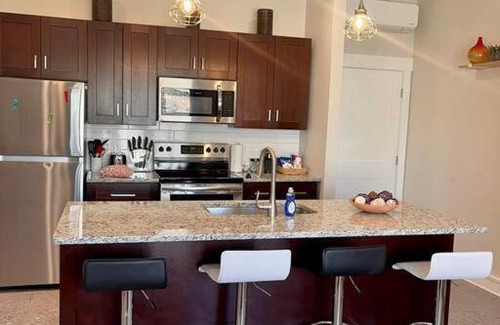 Riverside Apartment | Modern Studio, Heart of Riverside sq mins shops.