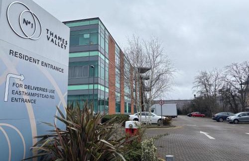 Bracknell Apartment | Modern Studio in Bracknell with free Parking