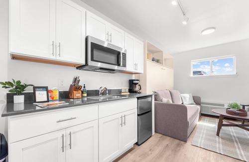 Cedar Falls Apartment | Modern Studio in Cedar Falls