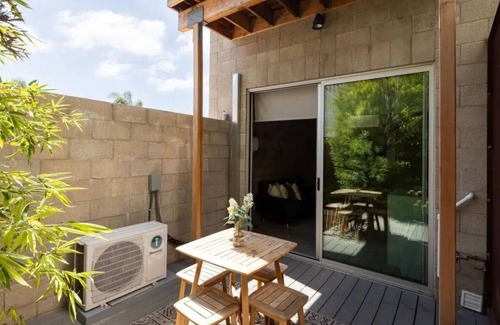 Harborview House | Modern Studio in heart the heart of Little Italy