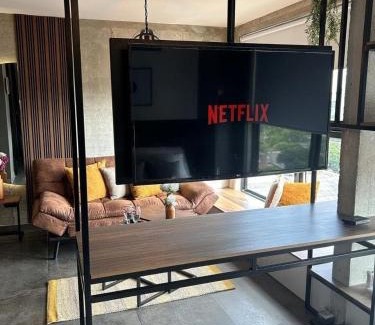 San Antonio Apartment | Modern Studio in South Cali - Style & Comfort