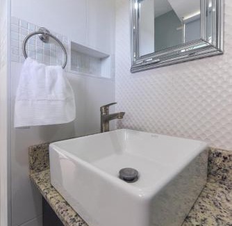 IronShore Estates Apartment | Modern Studio