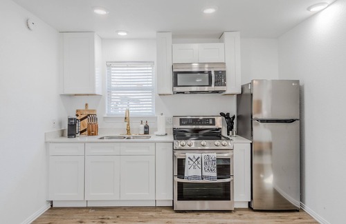 Little Elm Apartment | Modern Studio Near Lake Lewisville | Fire Pit & Pets OK