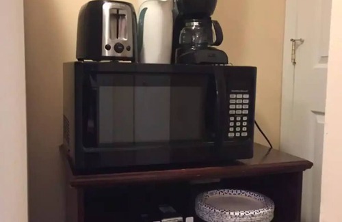 Nauck Apartment | ★Modern Studio-Private Entrance/Bath Min from DC★