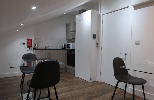 Ealing Apartment | Modern Studio Retreat