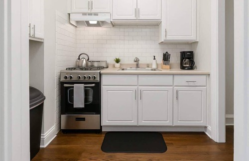 Hyde Park Apartment | Modern Studio Retreat– Near Museum & Parks