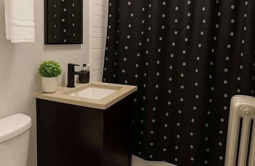 Hyde Park Apartment | Modern Studio Retreat– Near Museum & Parks