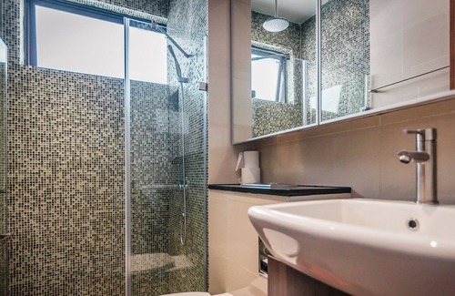 Bedok House | Modern studio room EZS-6 with shared pool in bungalow