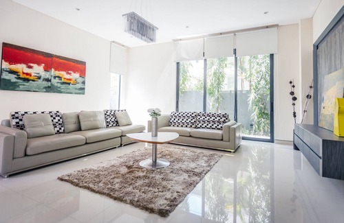 Bedok House | Modern studio room EZS-6 with shared pool in bungalow