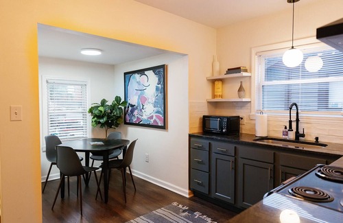 Lexington Apartment | Modern Studio - Stylish Apartment in Downtown Lexington