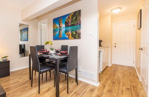 Centrepointe Apartment | Modern Studio w King Bed - Central Ottawa