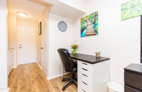 Centrepointe Apartment | Modern Studio w King Bed - Central Ottawa