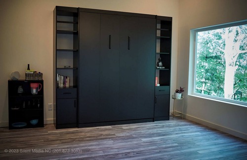 Fairview Apartment | Modern Studio w/Stunning Views & Treehouse Feel