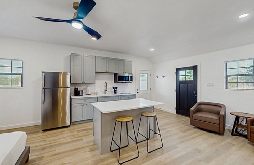 Fredericksburg Apartment | Modern studio with patio, private hot tub and a short drive to Fredericksburg
