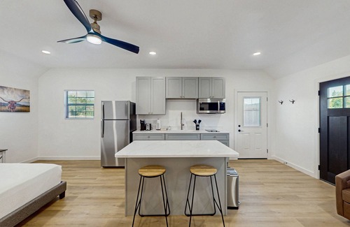 Fredericksburg Apartment | Modern studio with patio, private hot tub and a short drive to Fredericksburg