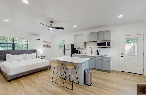 Fredericksburg Apartment | Modern studio with patio, private hot tub and a short drive to Fredericksburg