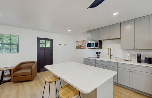 Fredericksburg Apartment | Modern studio with patio and private hot tub, short drive to Fredericksburg
