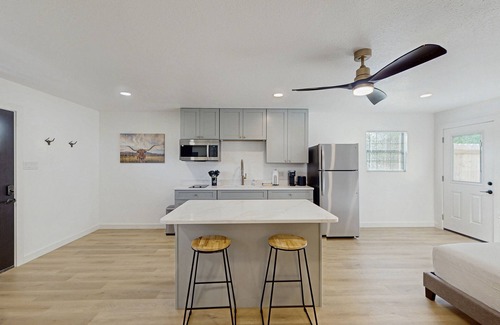 Fredericksburg Apartment | Modern studio with patio and private hot tub, short drive to Fredericksburg