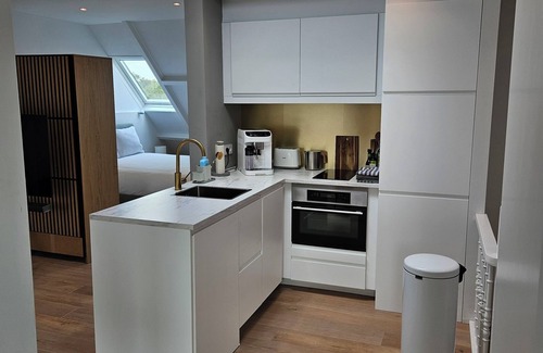 Vlissingen Apartment | Modern studio with balcony, 3 minute walk from the beachn
