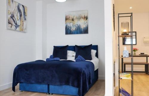 Rushden Apartment | Modern Studio With Free Parking