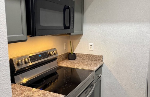Spring Branch East Condo | Modern Studio with Private Patio in HTX