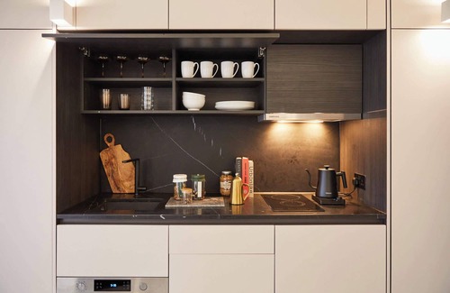 Harrow Apartment | Modern Studios w/Gym & Rooftop | The Hill by Nestor