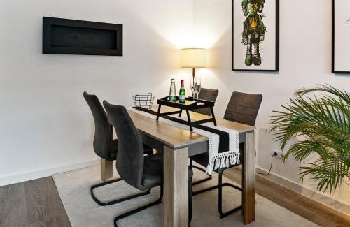 Herzogenaurach Apartment | Modern Style Business Suite - Office - Kitchen - Balcony