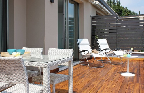 Toscolano Maderno Apartment | Modern style apartment limonaia, with magnificent views of the lake and a large swimming pool